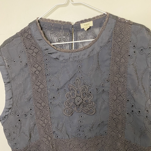 Tiny X Anthropologie Women's Embroidered Eyelet Lace Trim Sleeveless top Size L - Picture 7 of 13
